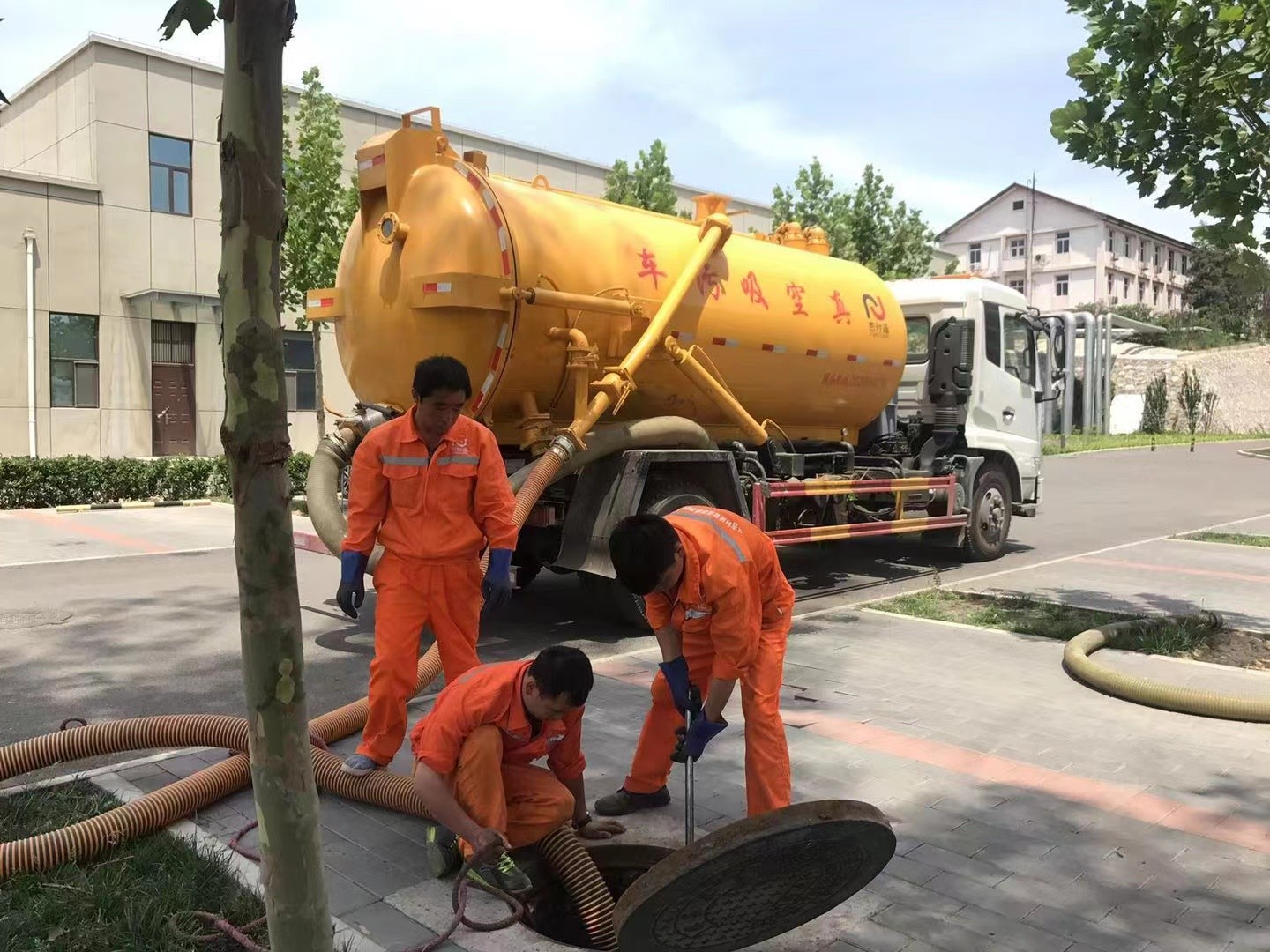 抚州化粪池清理与5-8吨吸粪车施工效率分析